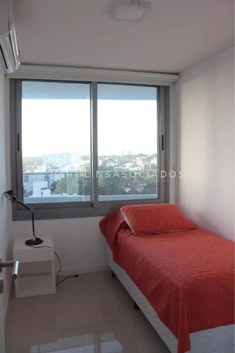 Apartamento En Venta 2 Dormitorios En Torre Esmeralda, Punta Del Este.