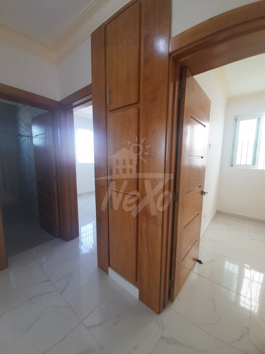 Imagen 11 de 25 de Casa Moderna De 2 Nivelesen Venta Con Terrazas Y Cocina Equipada, Santiago (jpc-221)
