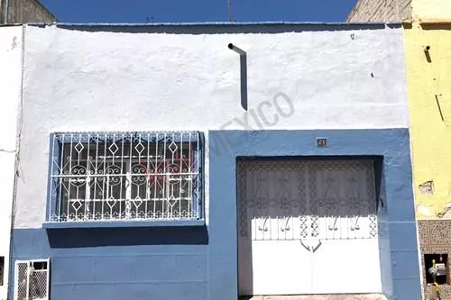Propiedad En Venta Gran Ubicación Sobre Emblemática Calle De Centro Histórico De Querétaro