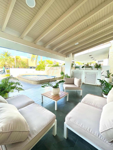 Venta Casas Bote B Lechería Con Piscina Y Muelle Propio