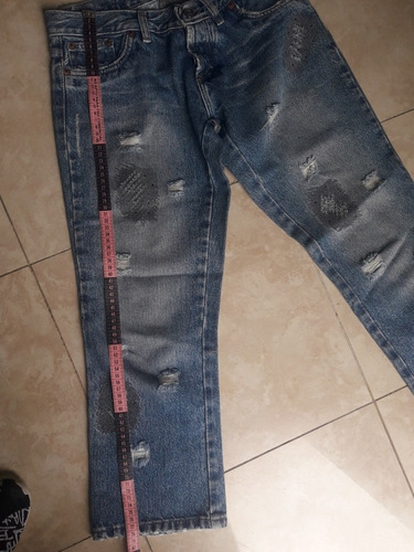 Pantalon Azul Capri Con Apliques Y Roturas T: 30 De Peuque