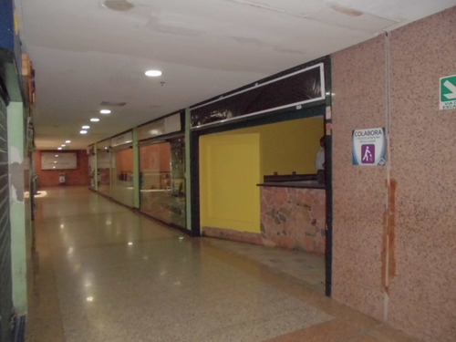 Imagen 12 de 14 de Alquilo Amplio Local En C. C. Vista Place. Nivel Feria.