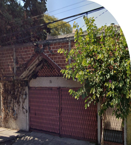 Casa En Remate Inmobiliario, En Zona Exclusiva, Col. Jacarandas, Iztapalapa, Cdmx.