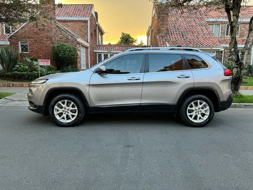 Jeep Cherokee 3.2 Longitude Plus