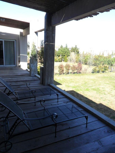 Imagen 9 de 30 de Excelente Casa En El Barrio Caletas, Con Amarra Propia. Moderna Y Muy Luminosa. Excelentes Materiales De Construcción.lindos Detalles De Conbinacion De Materiales.