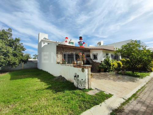 Casa En Venta En El Pueblito Corregidora, 1 Solo Nivel