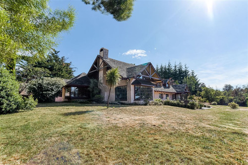 Casa En Venta De 7 Dorm. En Puerto Varas