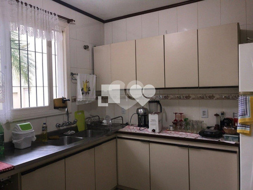 Imagem 21 de 30 de Vende Casa 6 Dormitórios, Suíte, Churrasqueira, 3 Vagas No Bairro Menino Deus - Reo452750