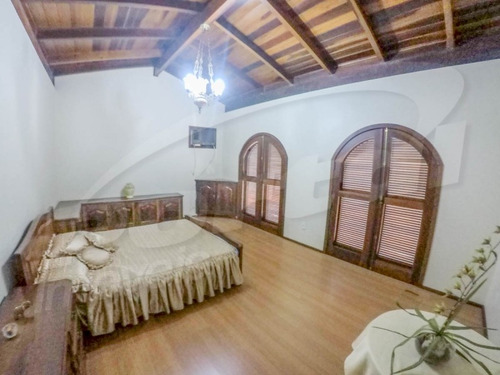 Excelente Casa Para Quem Quer Morar Num Lugar Tranquilo. Casa Com Ambientes Espaçosos, Com 4 Quartos, Sala De Estar, Jantar E Tv, Bem Definidas, Garagem Para 3 Carros, Com 4 Quartos Sendo Uma Suite,c