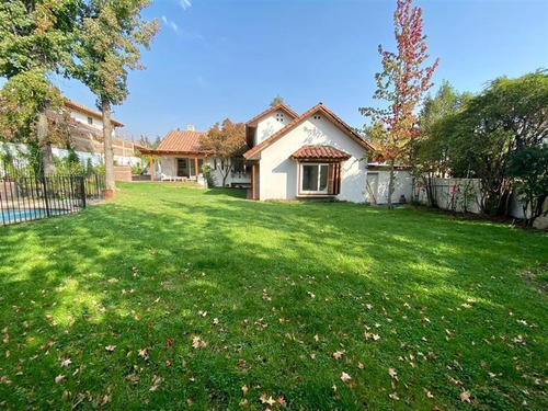 Casa En Venta De 4 Dorm. En Las Condes