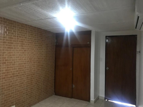 Para Cliente Directo. Se Alquila Comodo Anexo En El Marques. Pb. Urbabizacion Cerrada Cerca A La Cota Mil. 46 Mts. No Amoblado, Ni Equipado.