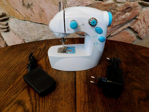 Imagen 1 de 6 de Mini Maquina De Coser Portátil Con Pedal
