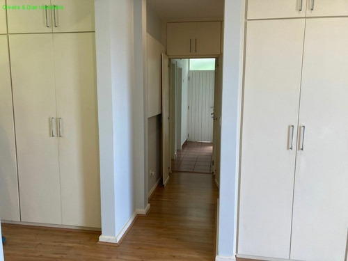 Imagem 9 de 30 de Casa Fantástica Sólida, Recém Reformada, Muito Bem Distribuída, Com Lindo Projeto Arquitetônico, Em Localização Privilegiada, Em Condomínio Fechado De - Ca01012 - 71016468
