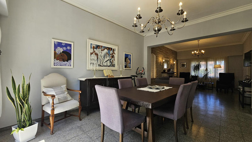 Venta - Chalet De Cinco Ambientes En Dos Plantas - Alberti 969 - Lomas De Stella Maris