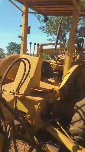 Retroescavadeira Massey Ferguson