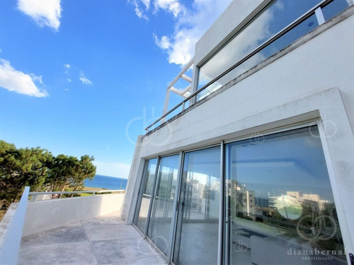 Imagen 2 de 20 de Penthouse Duplex Con Barbacoa Y Vista Al Mar