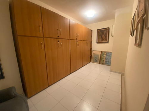 Vendo Espacioso Penthouse En Los Dos Caminos. Ubicacion Privilegiada. 167 Mts. 2/2/1pe