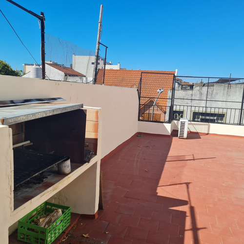 Departamento Tipo Ph 1 Piso Por Escalera Con Terraza Y Patio