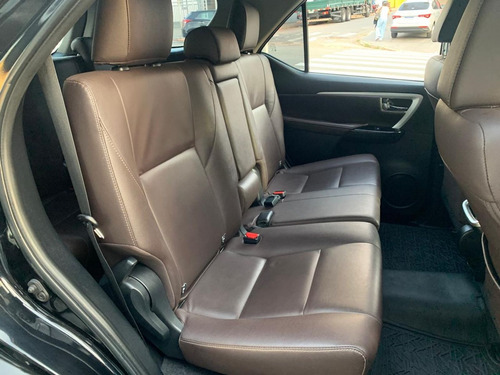 Toyota Hilux SW4 SRV 4x2 2.7 Flex 16V Aut. (7 lugares)