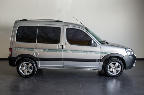 Imagen 9 de 20 de Peugeot Partner Patagónica 2017 1.6 Hdi Vtc Plus Ab939 Lum