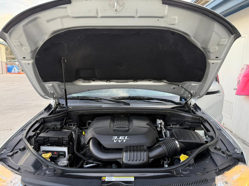 Jeep Grand Cherokee Laredo V6 4x2 At
