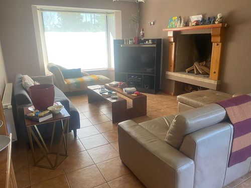 Casa En Venta De 4 Dorm. En Isla De Maipo