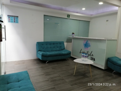 Se Renta Local Comercial En Living Box Plaza