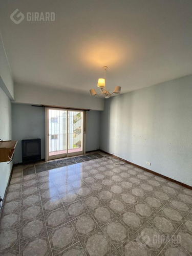 Imagen 8 de 30 de Venta 3 Amb. Al Contrafrente Con Balcón Saliente, Zona Constitucion.