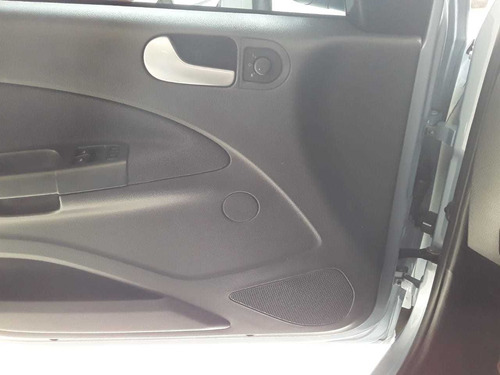 Volkswagem Voyage Comfortline Total Prata 1.6 8v Msi 2015 5p