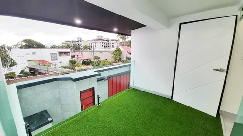 Colinas De Bello Monte Cerca De Valle Arriba Casa En Venta De 450m2