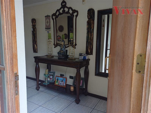 Casa En Venta De 4 Dorm. En Puente Alto