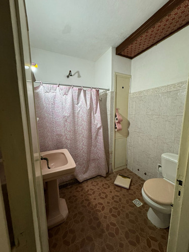 Vendo Casa Muy Amplia, 2 Plantas, 3 Dormitorios, 2 Baños, Barbacoa Cerrada, Excelente Zona.