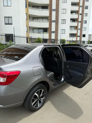 Renault Logan 1.6 Privilege / Intens