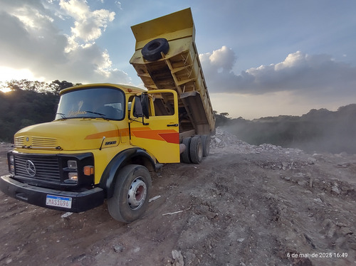 Caminhão Caçamba 6x4 Traçado Trabalhando