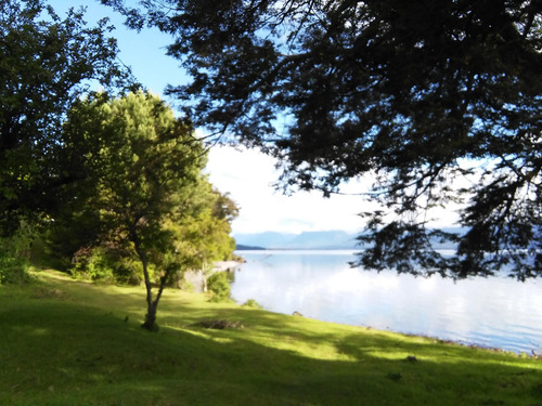 Imagen 4 de 7 de Gran Campo Con Orilla De Lago En Cascadas.