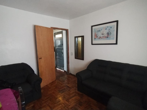 Casa Sobre Lote De 8,66 X 30 Mts. A Mts. De Avda Alvear
