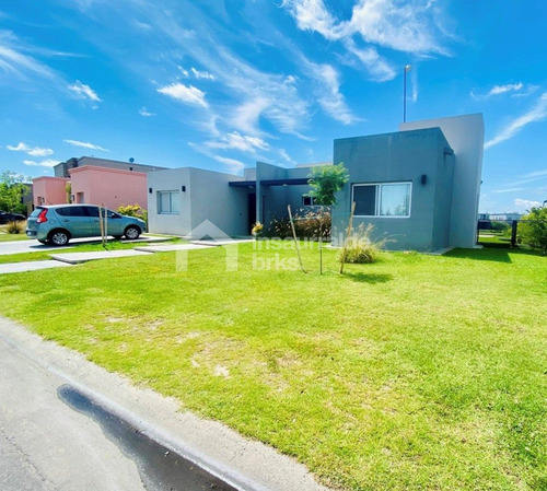 Alquilo Casa 3 Dormitorios Al Agua En Benavidez, Barrio San Rafael!, Increible Vista Al Agua! Dependencia Y Piscina.