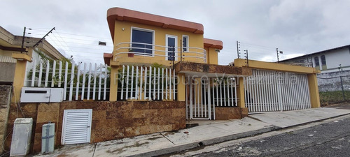 Hermosa Casa De Amplios Espacio En Venta Los Naranjos Del Cafetal