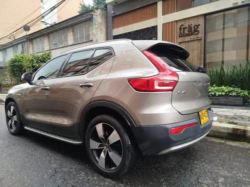 Volvo XC40 MONENTUM 2.0 TURBO AWD 2022