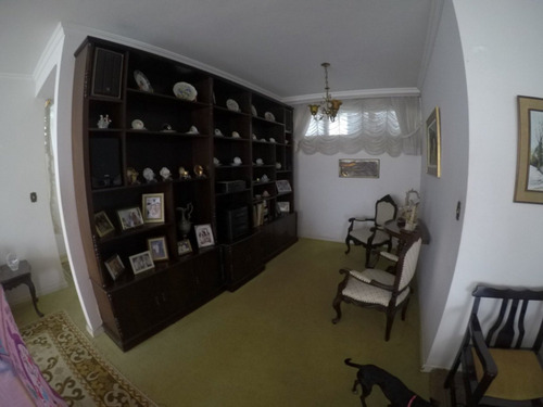 Amplo Apto Na Alameda, No Bairro Jardim Blumenau, Com 03 Dormitórios, Sendo 01 Suíte, Banheiro Social, Cozinha Com Móveis, Sala De Estar E Jantar, Área De Serviço, Dependência Empregada, Sacada E 02