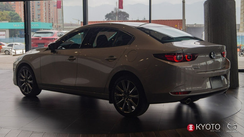 Imagen 5 de 15 de Mazda 3 Sedan Grand Touring Híbrido 2023
