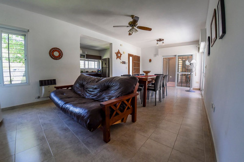 Venta ! Casa Con Pileta En Barrio Las Acequias