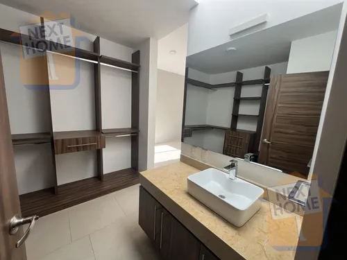 Venta Casa Con Roof Y Jardín Excedente En Entrecielos Querétaro
