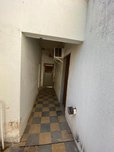 Imagen 11 de 20 de Casa A Reciclar - 3 Ambientes Con Local - Merlo