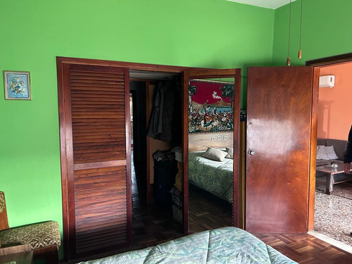 Venta Casa Cerro Calle Grecia, 2 Dormitorios, Entrada Para Auto, Títulos Y Planos.