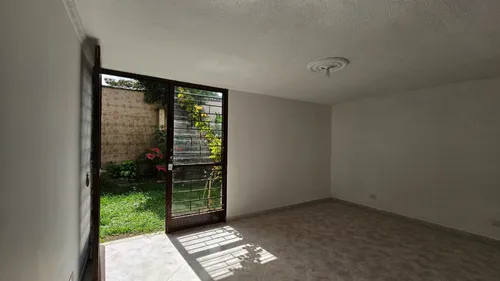 Casa En Venta En Estadio. Cod V12501