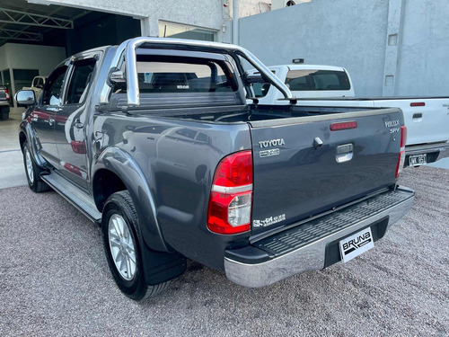 Imagen 4 de 12 de Toyota Hilux 2014 3.0 Cd Srv 171cv 4x2