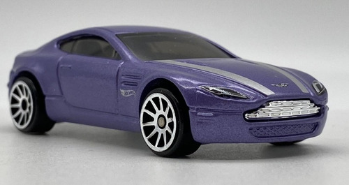 Aston Martin V8 Vantage Hot Wheels Suelto Pero Nuevo!