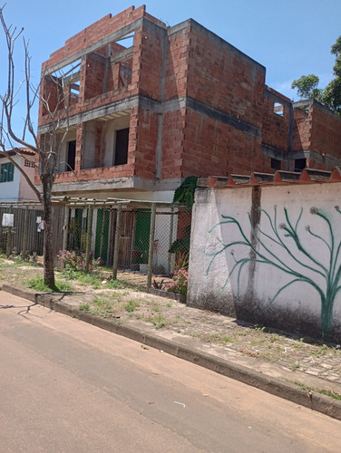 Sobrado Em Construção Com Loja No Térreo E 8 Kitnet