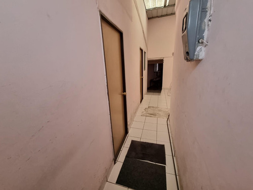 Se Vende Casa De 2 Pisos En Sector Centro Sur, Calle Díaz Ga